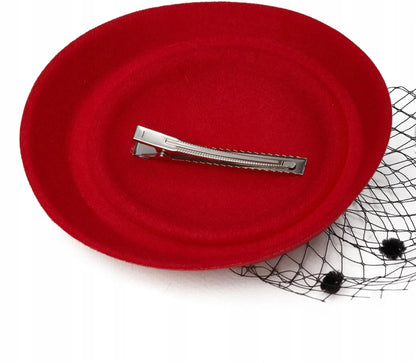 Damski Toczek Retro z Filcu – Z Kokardą i Perłowymi Koralikami – Elegancki Fascynator na Spince