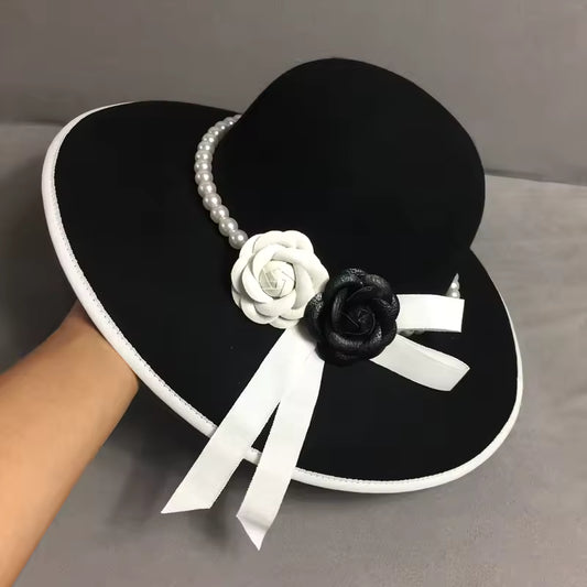 Elegancki Kapelusz Fedora z Kwiatami i Perłami – Czarny i Biały – 100% Wełna – Damski – Na Ślub, Kościół, Uroczystości